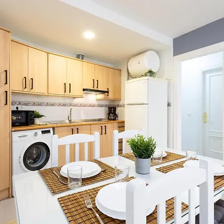 Holidays2malaga Capuchinos French Balconies, Private Parking, Wifi & Air Con * Málaga